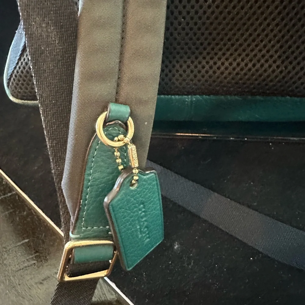 Coach 2019 Teal Pebbled Leather Backpack with Stud Script Logo Gorgeous. - Picture 4 of 13